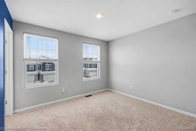 4883 Broomfield Way, Lake Orion, MI 48359