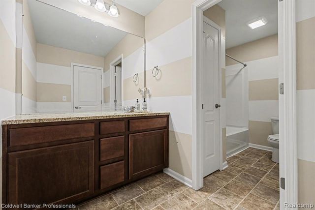 4883 Broomfield Way, Lake Orion, MI 48359