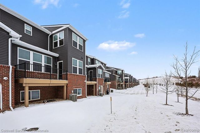 4883 Broomfield Way, Lake Orion, MI 48359