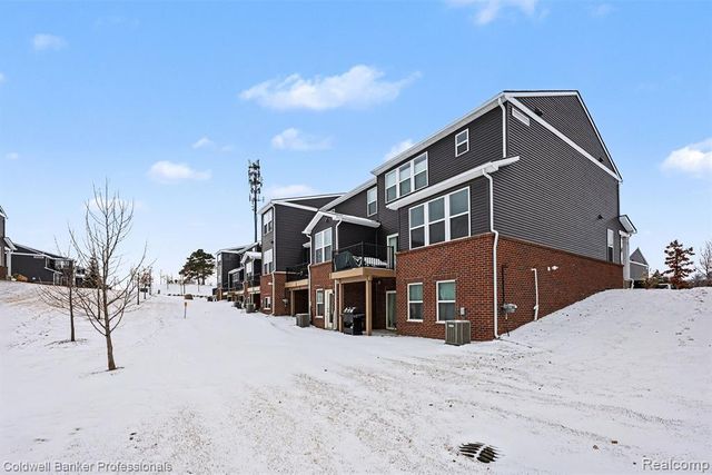 4883 Broomfield Way, Lake Orion, MI 48359