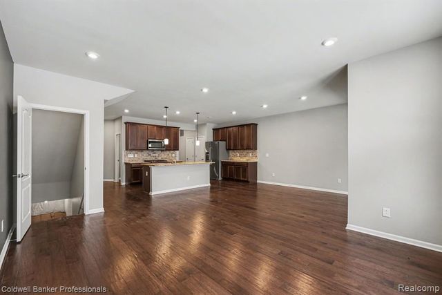 4883 Broomfield Way, Lake Orion, MI 48359