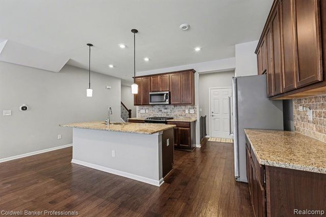 4883 Broomfield Way, Lake Orion, MI 48359