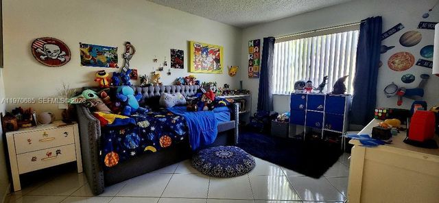 327 Lakeview Dr 103, Weston, FL 33326