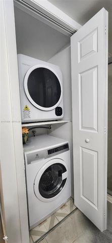 327 Lakeview Dr 103, Weston, FL 33326