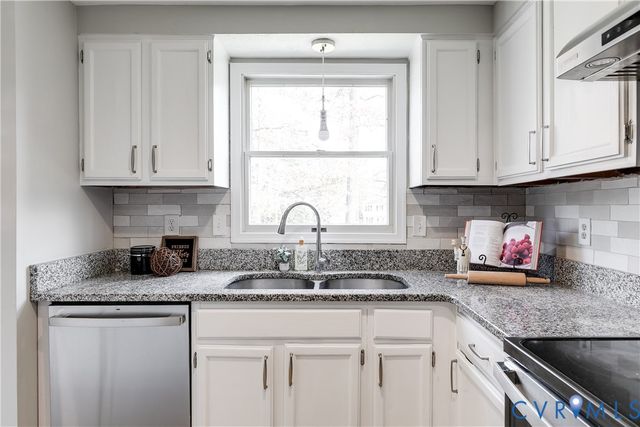 9604 Meredith Woods Ct, Glen Allen, VA 23060