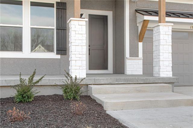 17148 S Heatherwood Street, Olathe, KS 66062