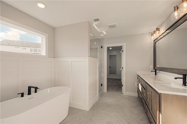 17148 S Heatherwood Street, Olathe, KS 66062