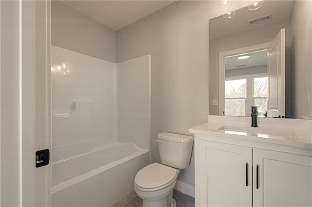 17148 S Heatherwood Street, Olathe, KS 66062