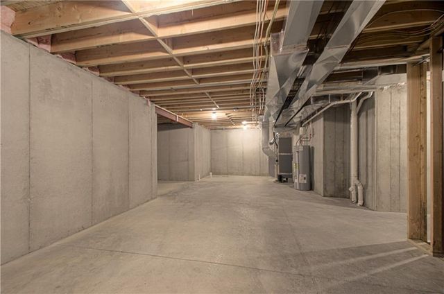 17148 S Heatherwood Street, Olathe, KS 66062