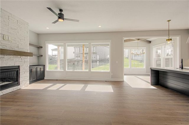 17148 S Heatherwood Street, Olathe, KS 66062