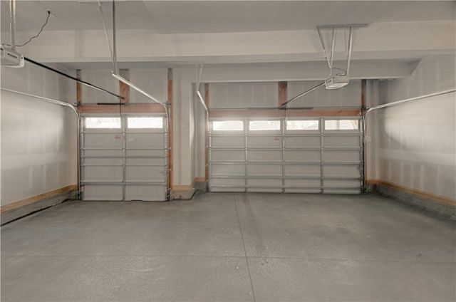 17148 S Heatherwood Street, Olathe, KS 66062