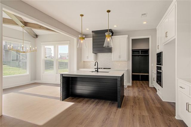 17148 S Heatherwood Street, Olathe, KS 66062