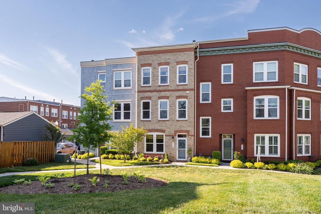 8924 CENTER ST, Manassas, VA 20110
