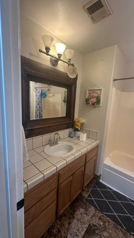 15888 W Stanislaus, Kerman, CA 93630