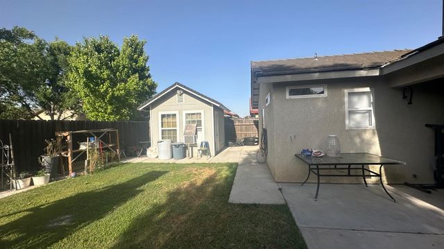 15888 W Stanislaus, Kerman, CA 93630