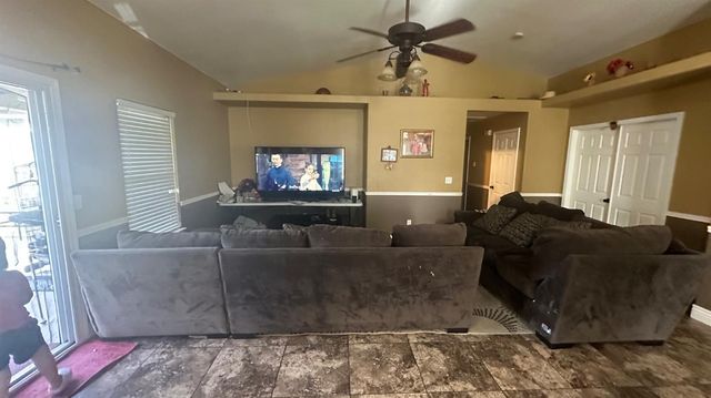 15888 W Stanislaus, Kerman, CA 93630