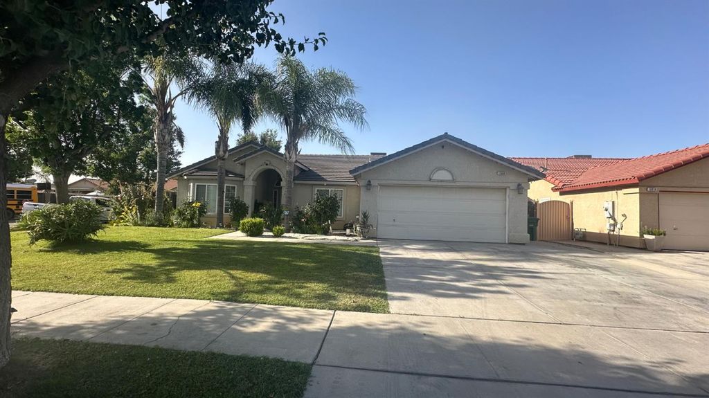15888 W Stanislaus, Kerman, CA 93630