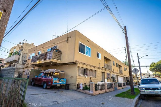 5666 Lemon Grove Avenue, Los Angeles, CA 90038