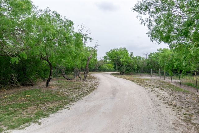 550 County Road 2111, Alice, TX 78332
