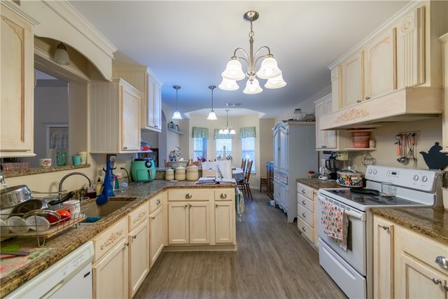 550 County Road 2111, Alice, TX 78332