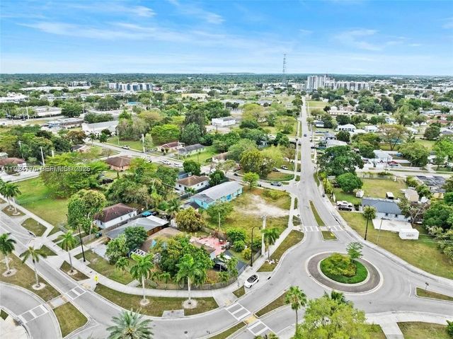 17611 SW 102 Avenue, Perrine, FL 33157