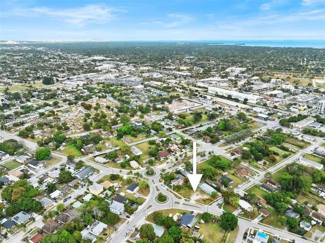 17611 SW 102 Avenue, Perrine, FL 33157