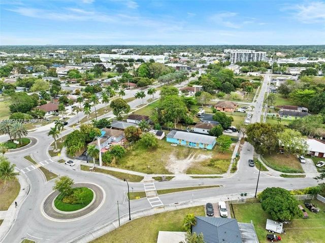 17611 SW 102 Avenue, Perrine, FL 33157