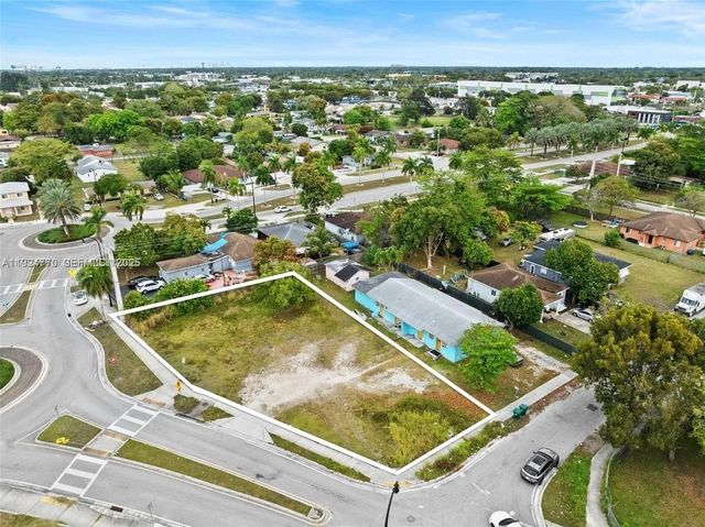 17611 SW 102 Avenue, Perrine, FL 33157