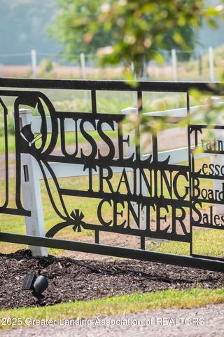 2260 Holt Road, Williamston, MI 48895