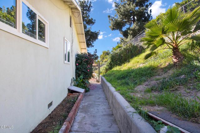 10834 Sevenhills Drive, Los Angeles, CA 91042
