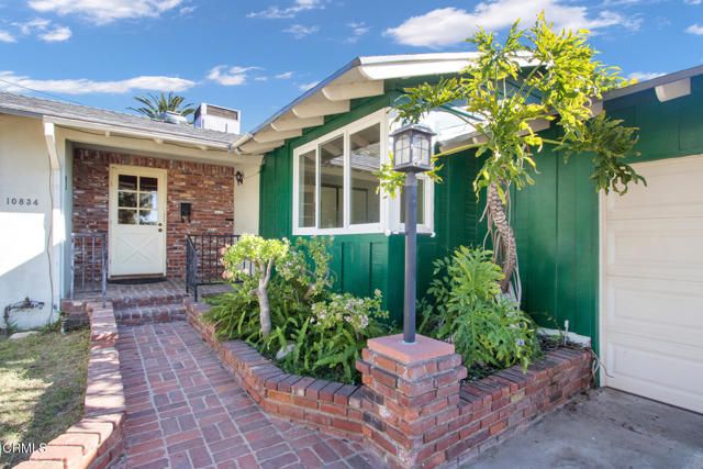 10834 Sevenhills Drive, Los Angeles, CA 91042
