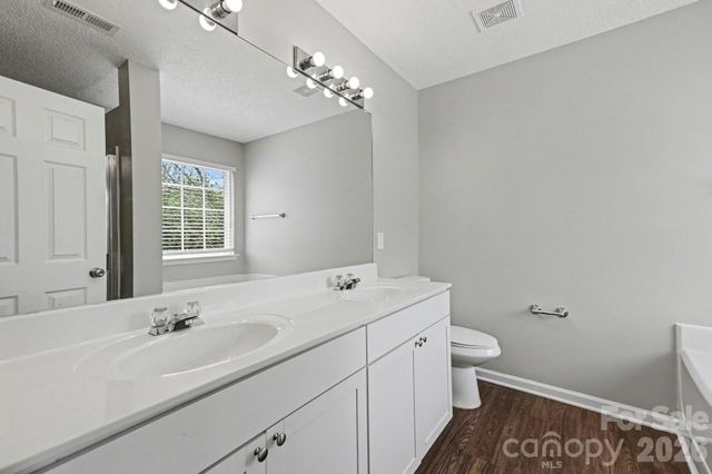 10741 Glenluce Avenue, Charlotte, NC 28213