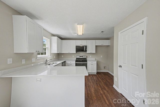 10741 Glenluce Avenue, Charlotte, NC 28213