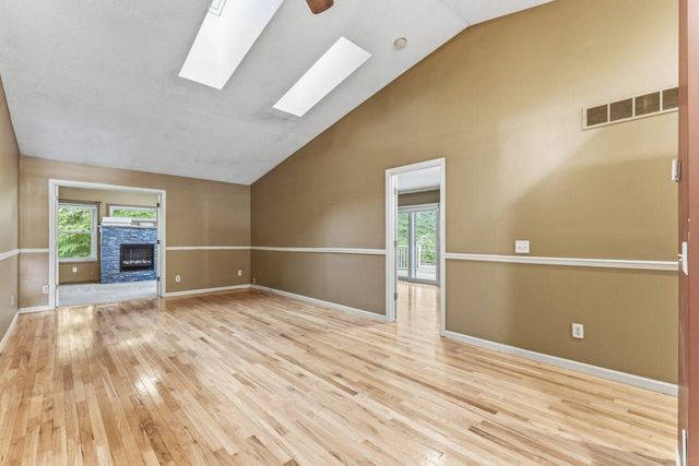 901 Oakwood Heights Circle 7, Eagan, MN 55123