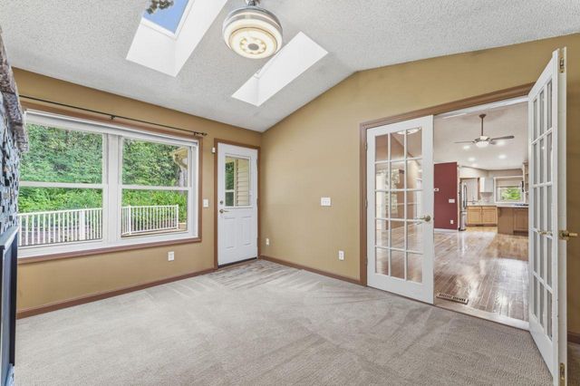 901 Oakwood Heights Circle 7, Eagan, MN 55123