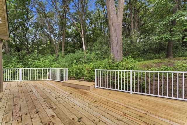 901 Oakwood Heights Circle 7, Eagan, MN 55123