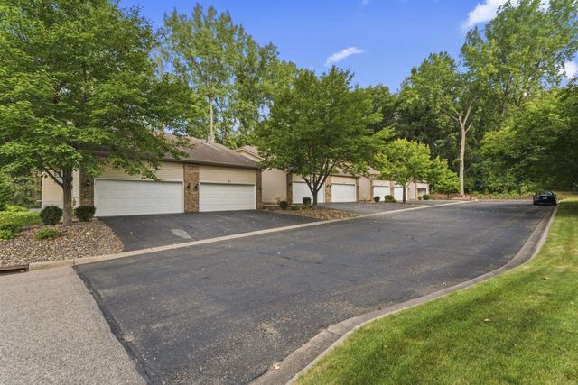 901 Oakwood Heights Circle 7, Eagan, MN 55123