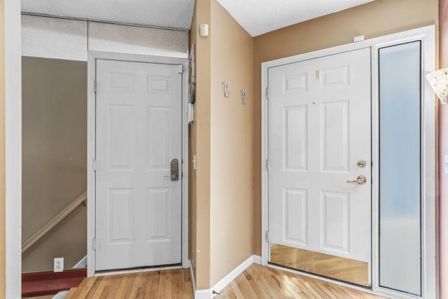 901 Oakwood Heights Circle 7, Eagan, MN 55123