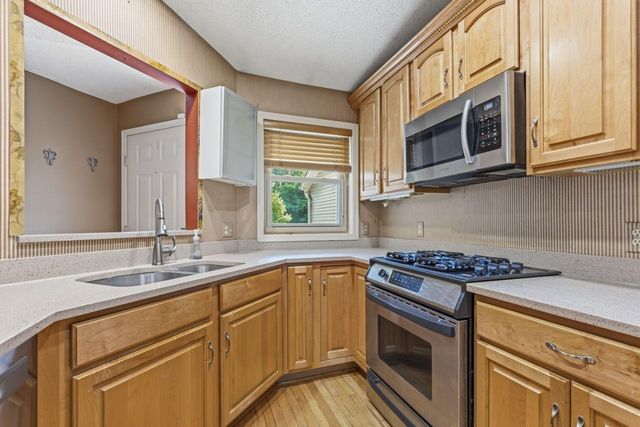 901 Oakwood Heights Circle 7, Eagan, MN 55123