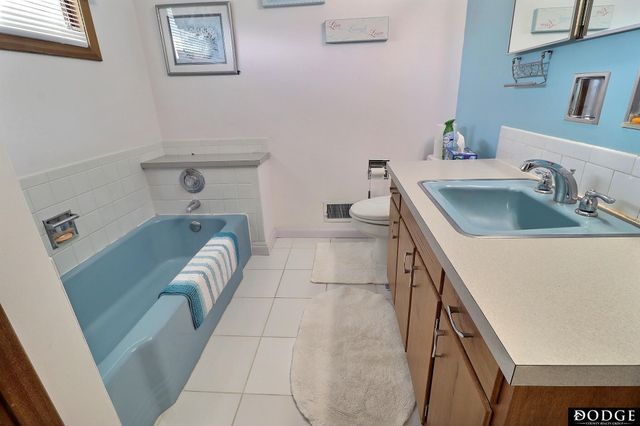 1963 E 9th Street, Fremont, NE 68025