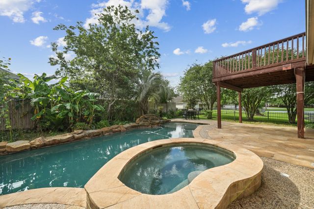 3302 Long Meadow Court, Pearland, TX 77584