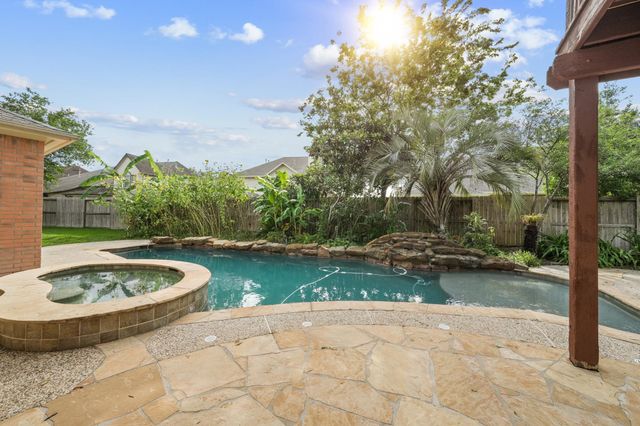 3302 Long Meadow Court, Pearland, TX 77584