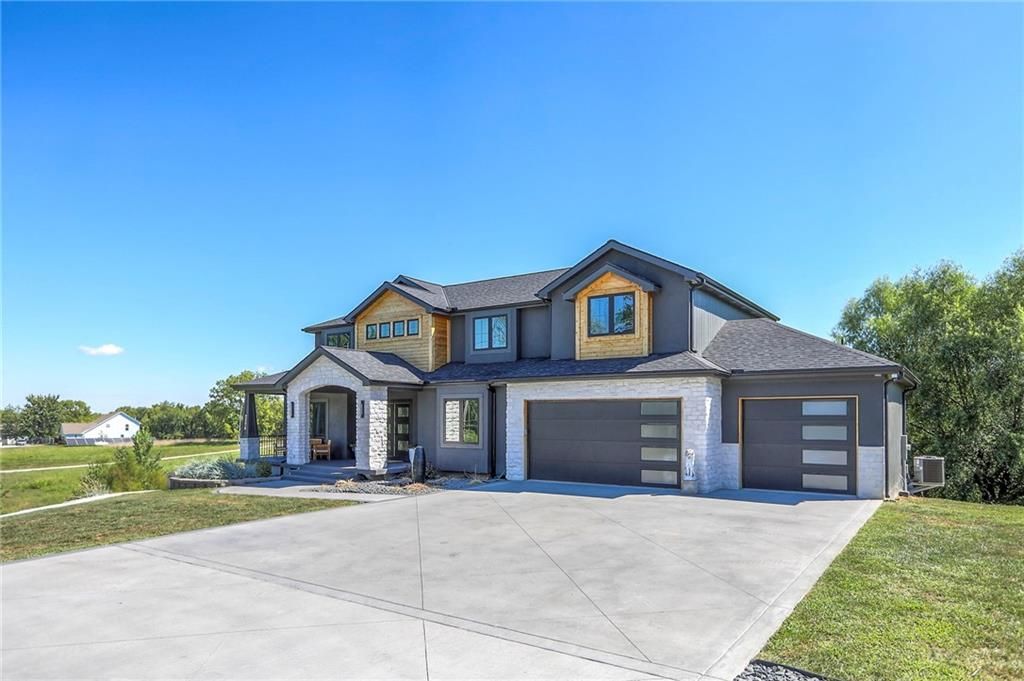 719 S Minter Road, Grain Valley, MO 64029