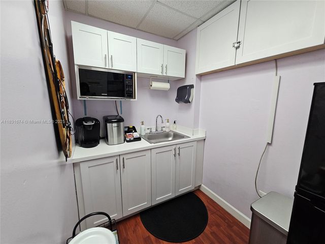 12550 Biscayne Blvd 306, North Miami, FL 33181