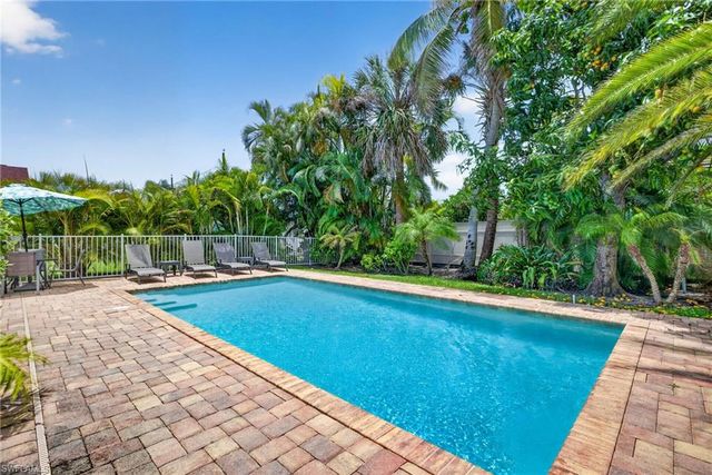 563 105th AVE N, Naples, FL 34108