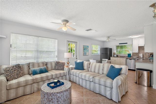 563 105th AVE N, Naples, FL 34108