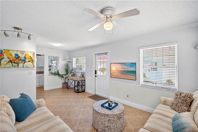 563 105th AVE N, Naples, FL 34108