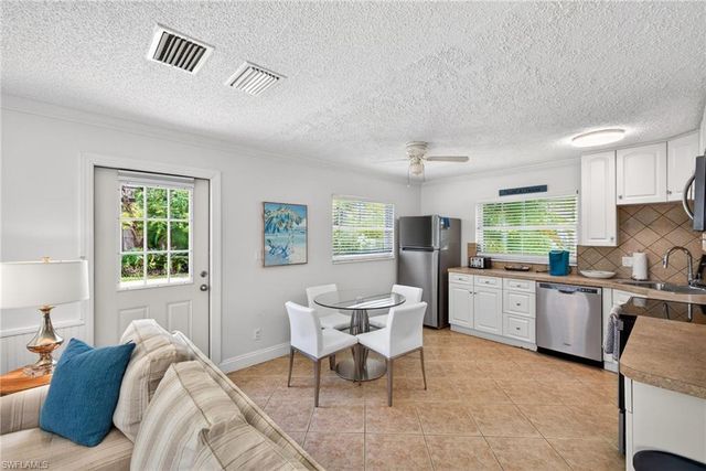 563 105th AVE N, Naples, FL 34108