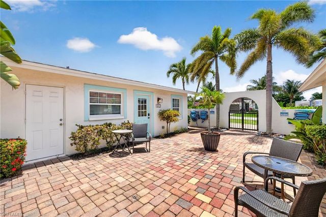 563 105th AVE N, Naples, FL 34108