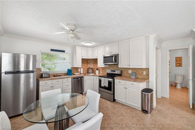 563 105th AVE N, Naples, FL 34108